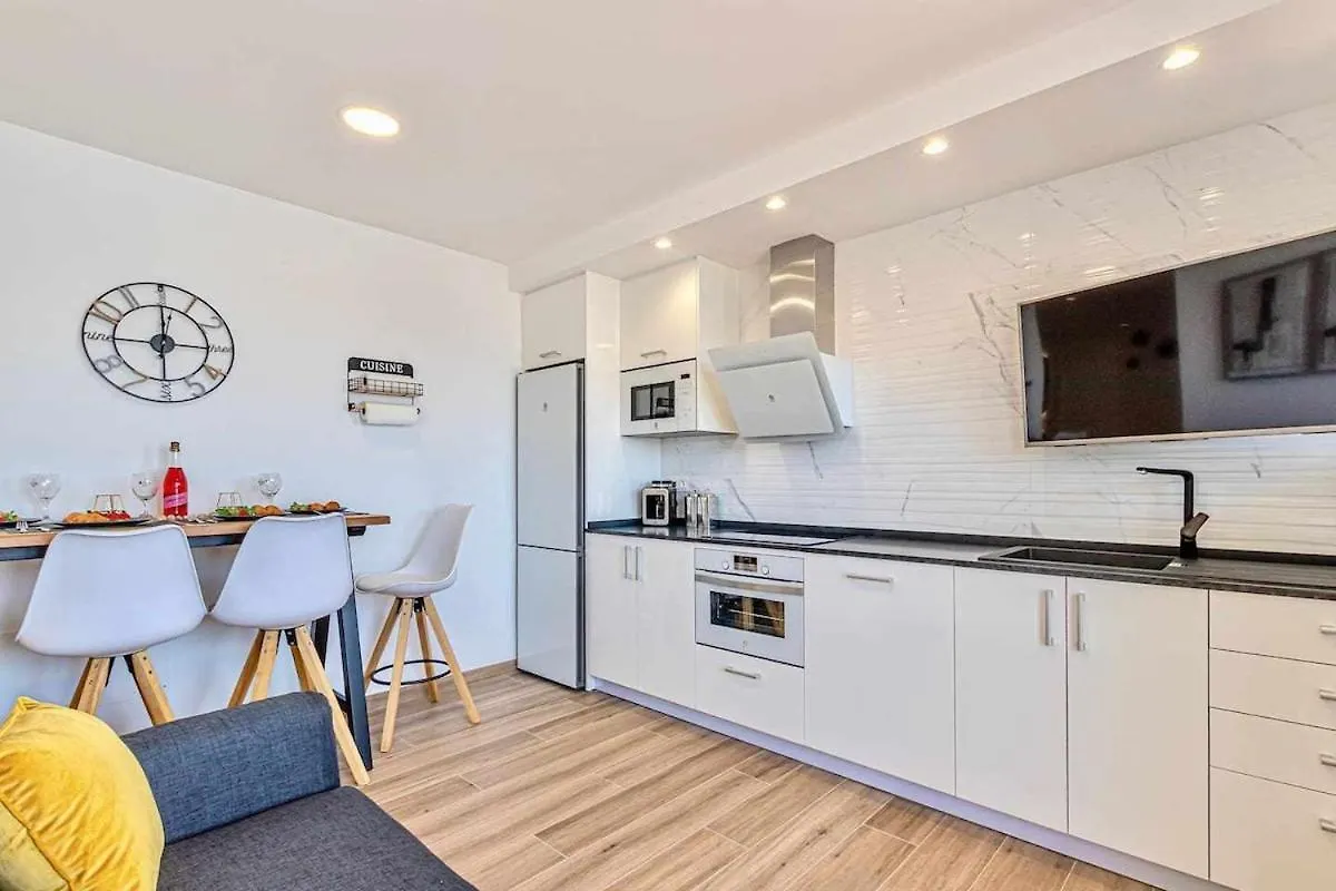 Apartment 797 Holiday Rentals - Benalbeach- Moderno Piso Para 5 Con Vistas Al Mar Benalmadena