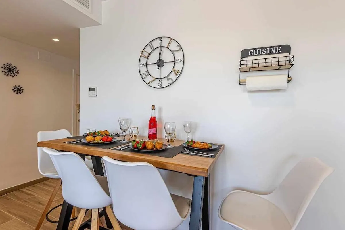 797 Holiday Rentals - Benalbeach- Moderno Piso Para 5 Con Vistas Al Mar Benalmadena Spain